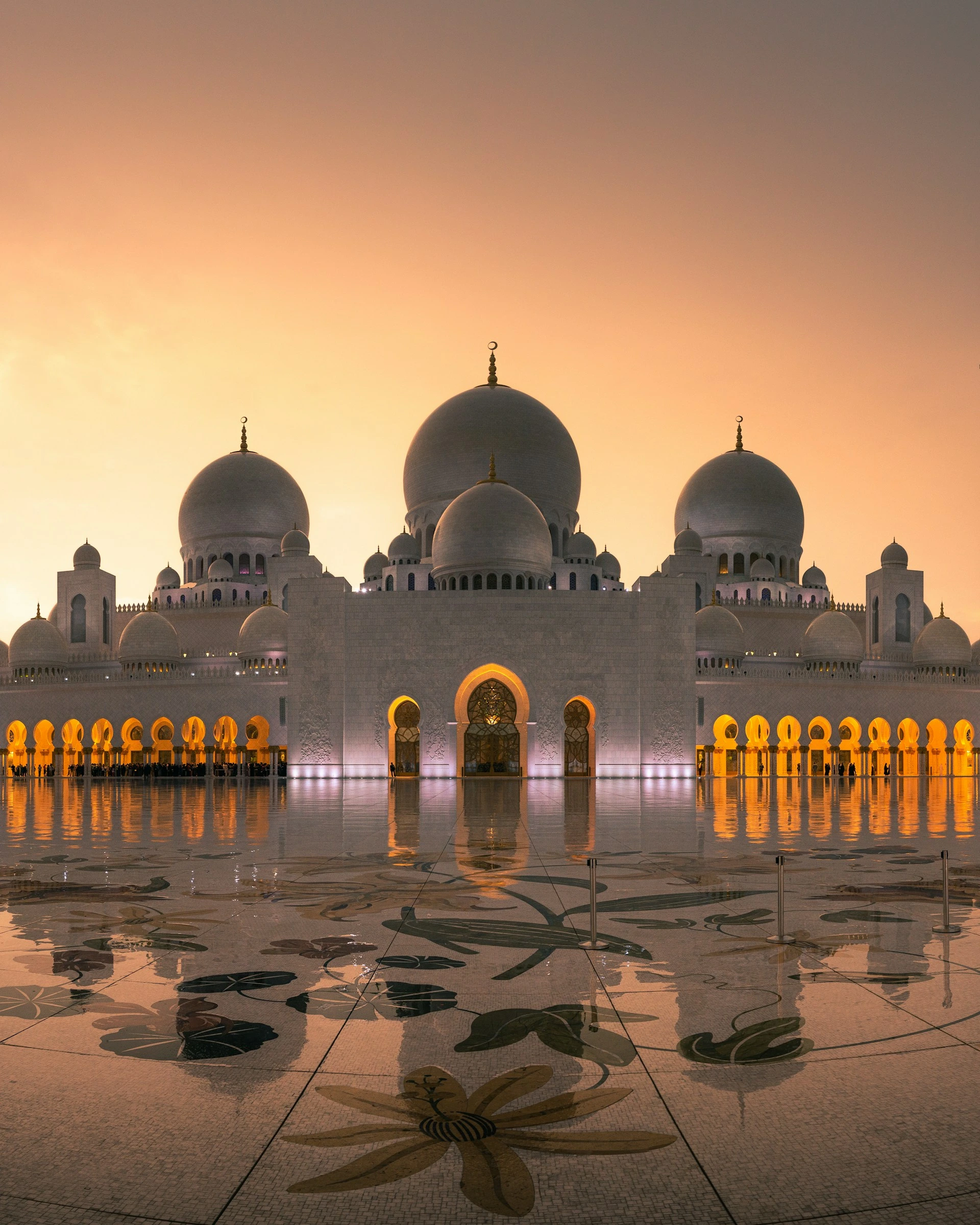 Monumento; arabo; UAE; Sole; escursione; viaggio; vacanza studio; oro; studenti; inglese; viaggio studio; studio;