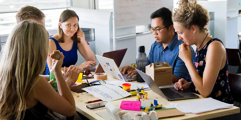 Gruppo di lavoro creativo e collaborativo.
