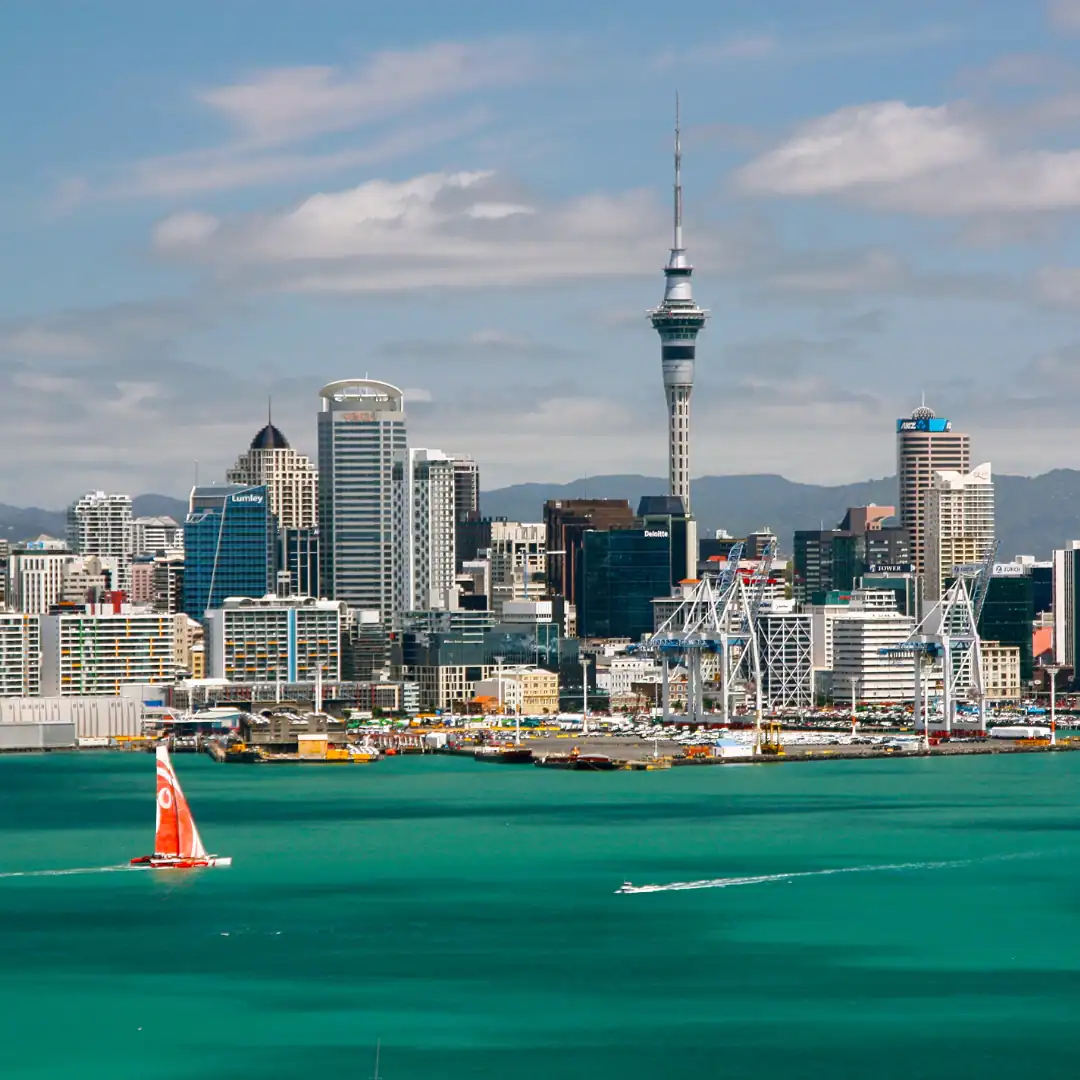 Grattacieli e mare a Auckland