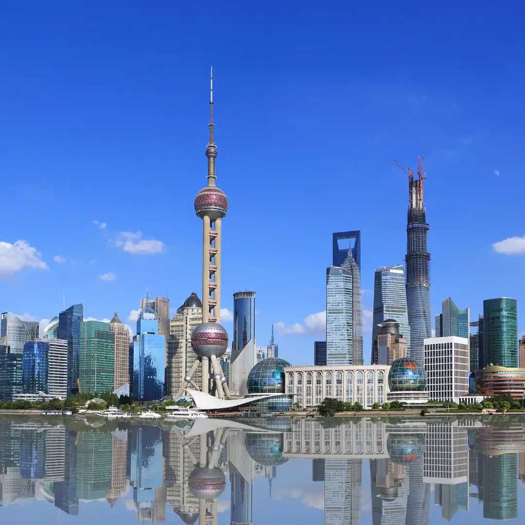 Skyline di Shanghai con riflesso