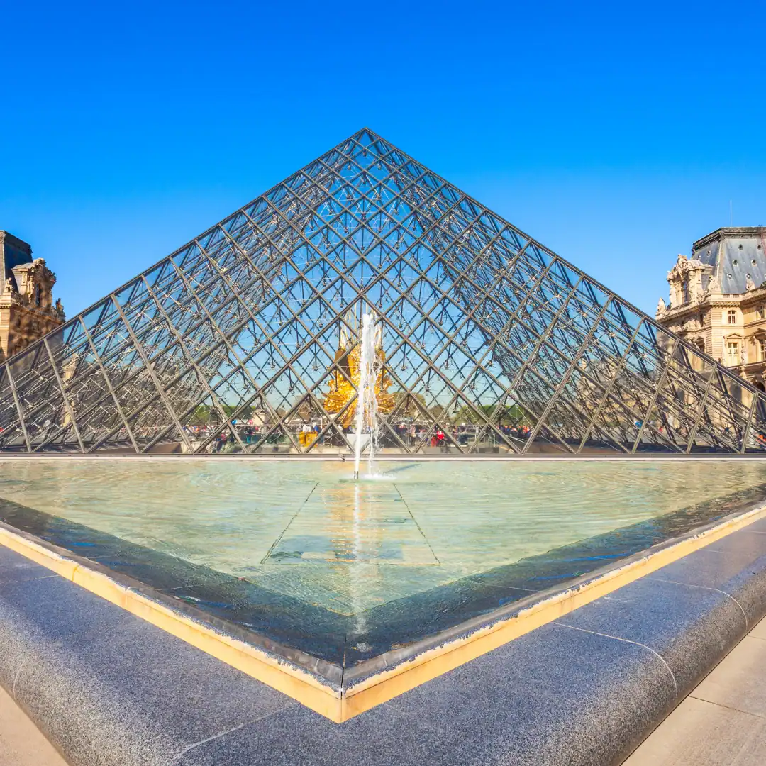 Piramide di vetro al Louvre