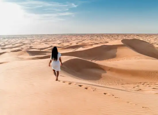 ragazza deserto dubai uae
